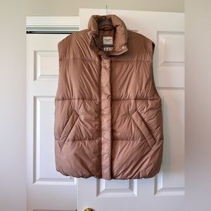 Abercrombie & Fitch Women's Oversized Tan Quilted Vest Size Medium